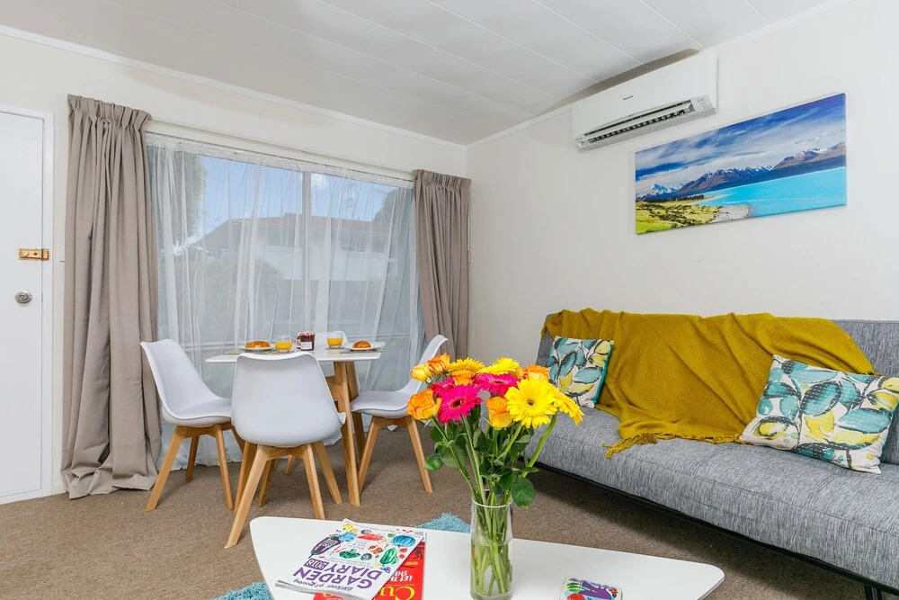 Super 2 bed flat in Remuera