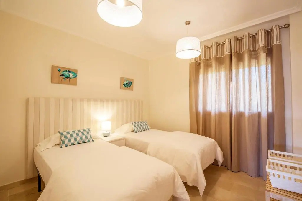 2279-Lovely 2 bedrooms with terrace with views