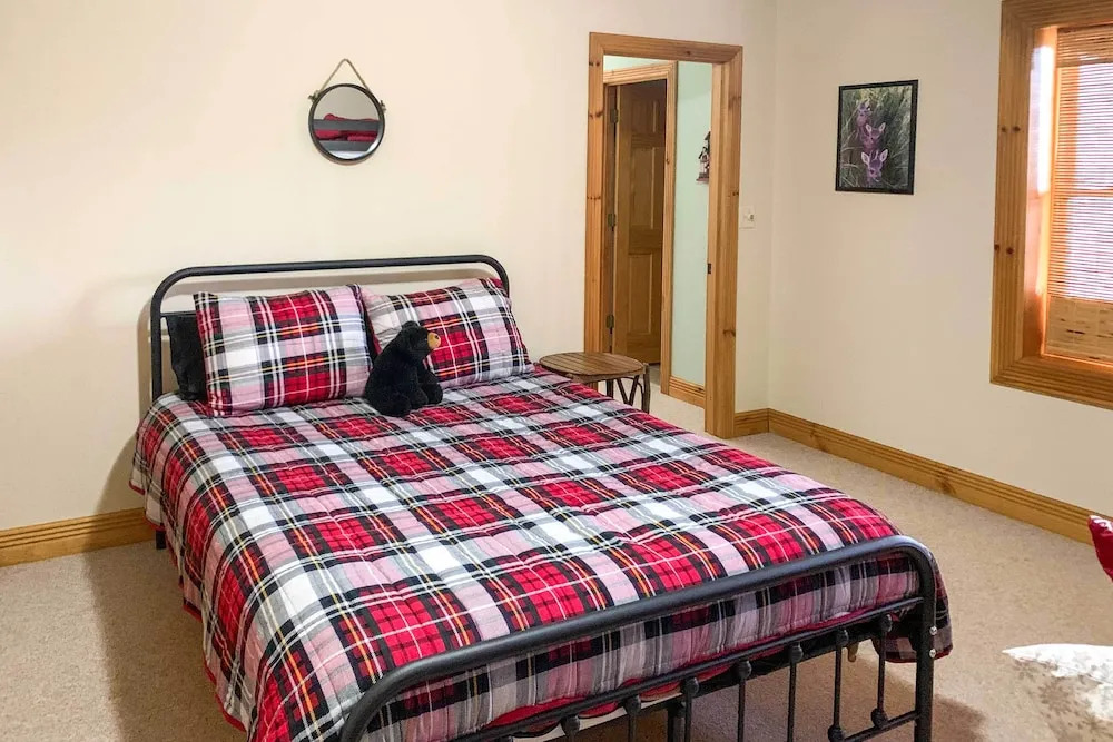Private Sapphire Valley Resort Cabin w/ Mtn Views!