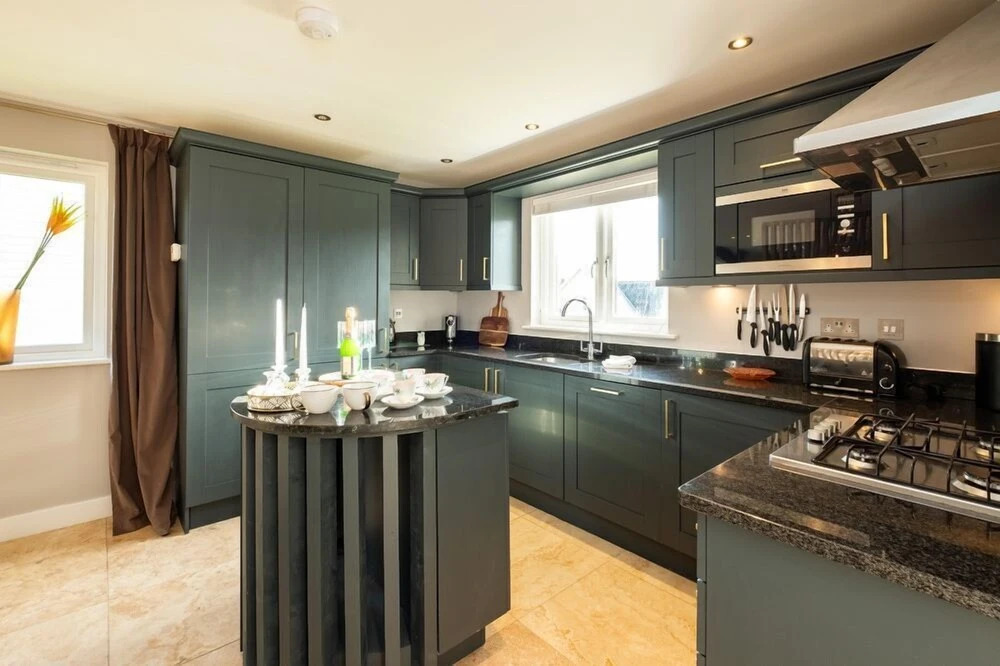 Trewhiddle Retreat V5 by Together Travel - Luxury 4-Bedroom Villa