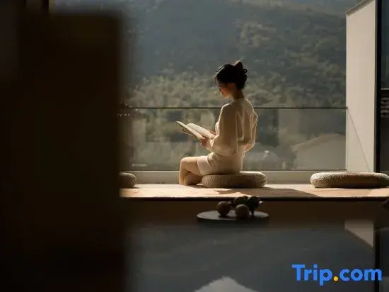 Jingyin · Lume Mountain View & Mist Private Hot Spring Boutique Inn, Anji Yunshang Grassland