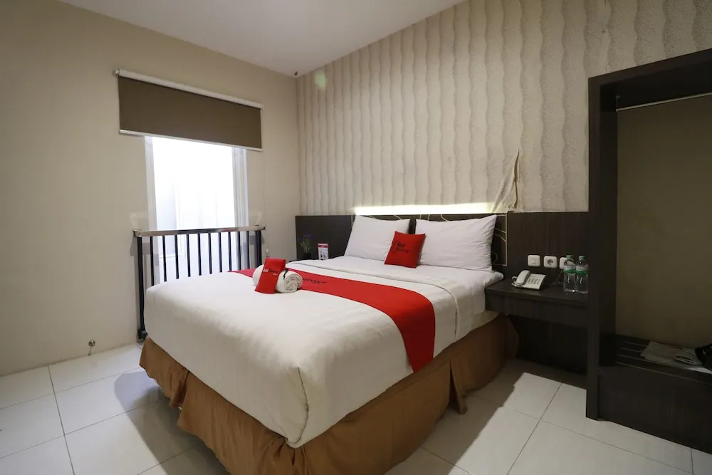 RedDoorz Plus @ Airlangga Mataram