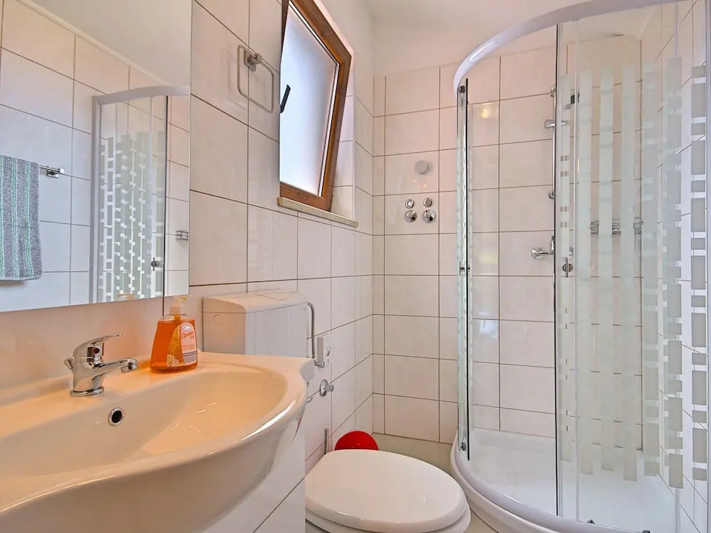 Spacious Villa for 12 Persons With Private Pool Near Rovinj and the Beach