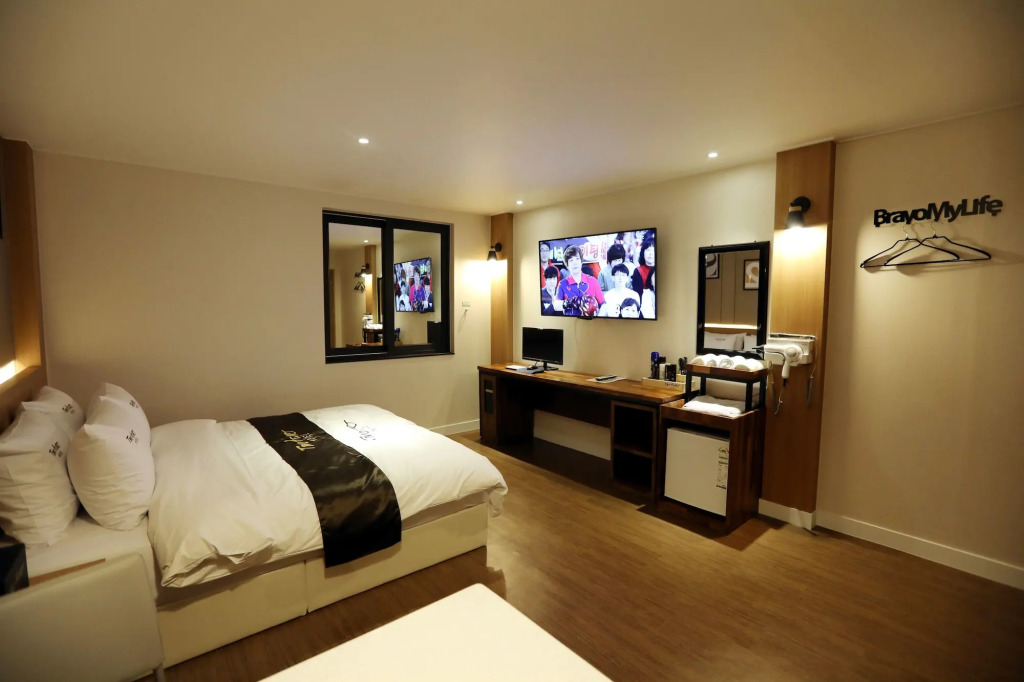 Two Heart Hotel