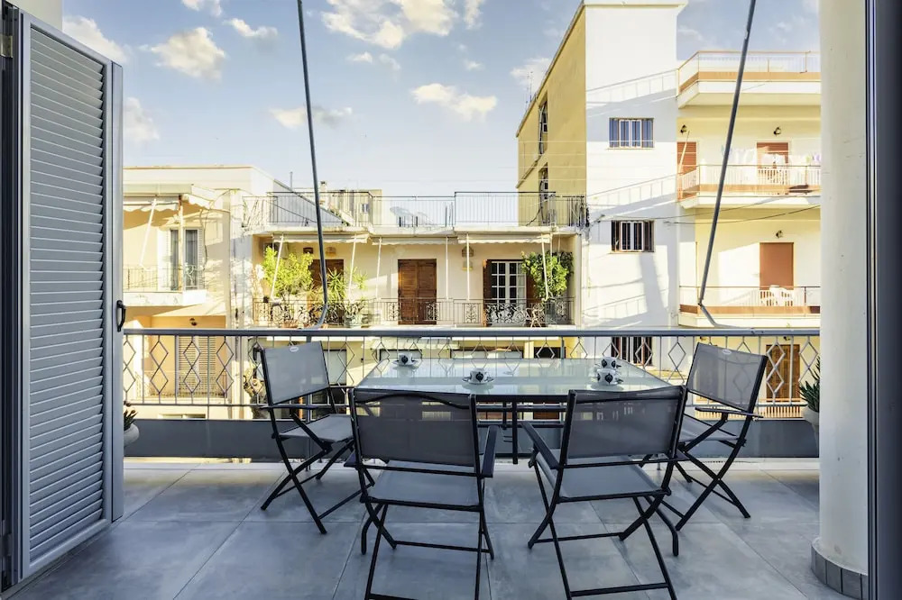 Upscale Modern Escape in the Historic Center