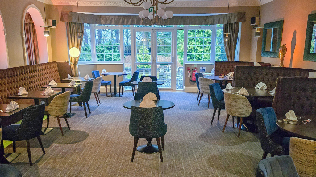 Отель Oaklands Hall