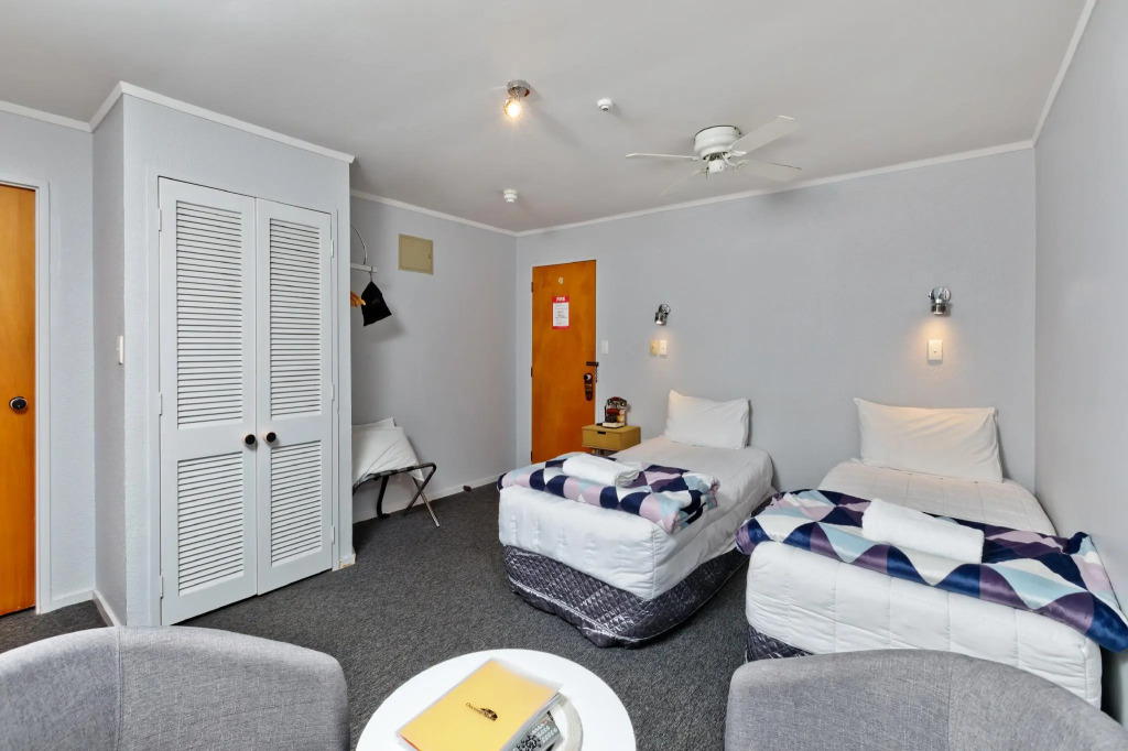 Oakwood Manor Motor Lodge