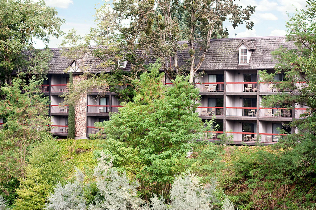 Riverside Inn