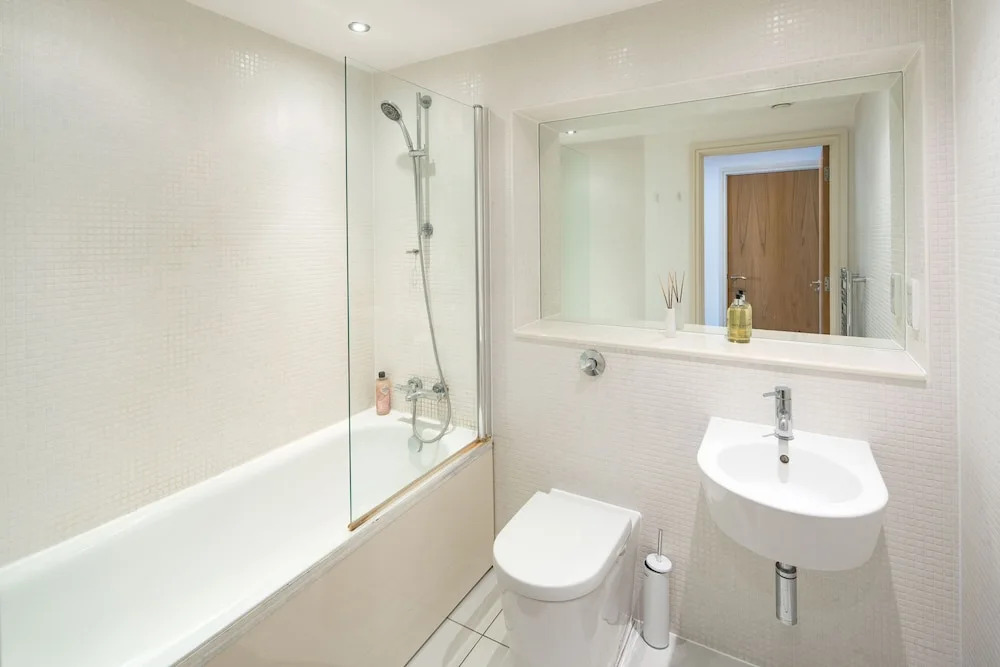 Immaculate 1-bed 1-bath Apartment in London Area