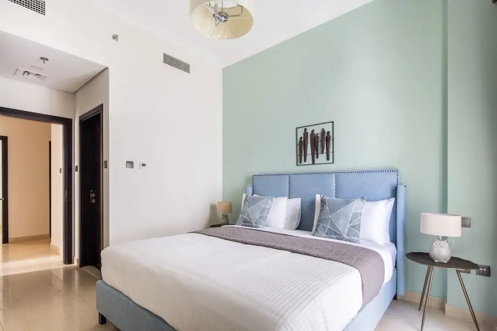 Regal & Modern 2BR With Study in Downtown Dubai - Sleeps 5!