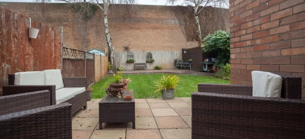 Hereford City - Goldcrest House - 4 Bedroom House With Parking, Located Very Close To City Centre & River Wye - Sleeps Up To 6 Guests - Hosted by RENTMYHOUSE