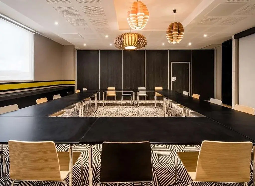 Simon Hotel