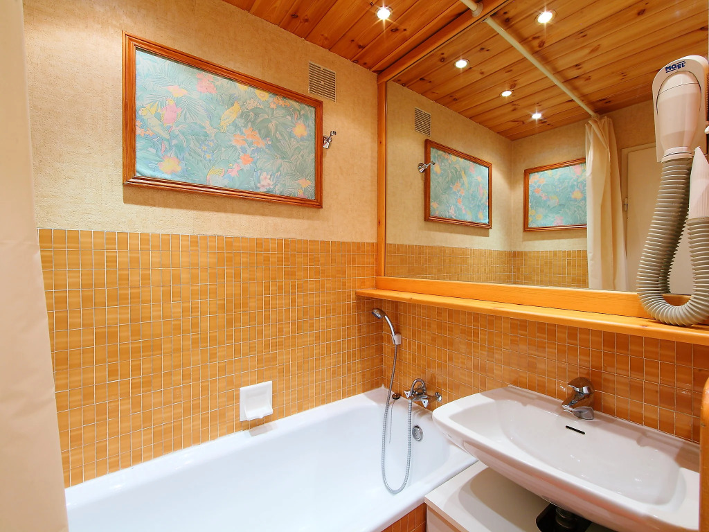 Apartment Le Curling B - Val Claret-7 by Interhome