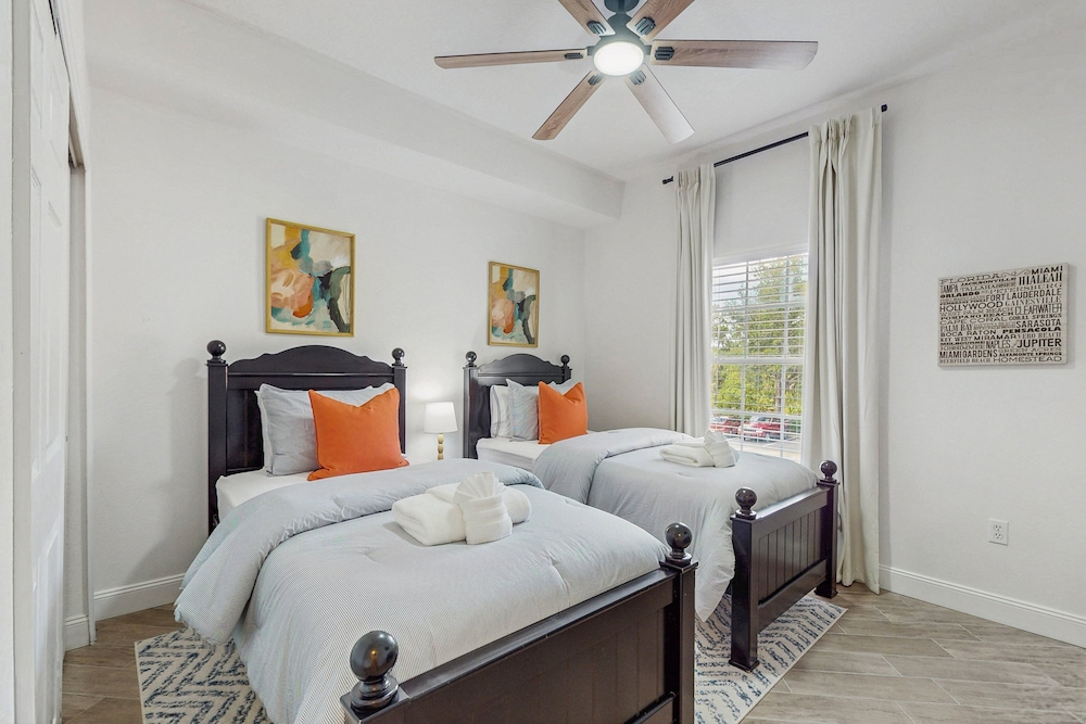 Dog-friendly Condo With Gym, Wifi, Balcony - Close to Theme Parks