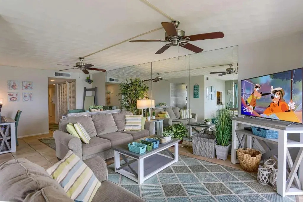 508 Bayshores Yacht & Tennis Club