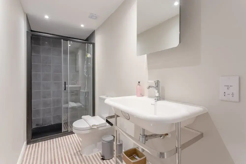 Spacious 1 Bedroom Flat With Garden