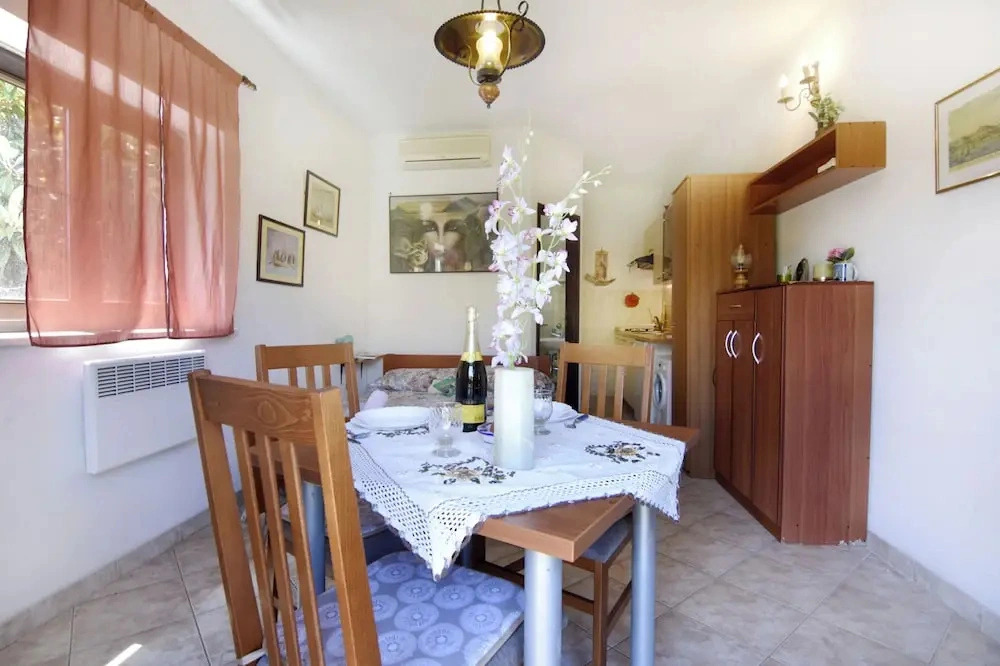 Cozy Studio With Garden Terrace in Zambratija