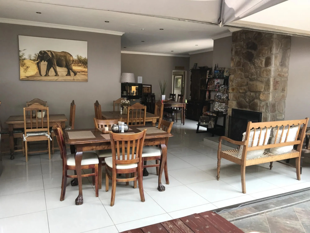 Aerotropolis Guest Lodge