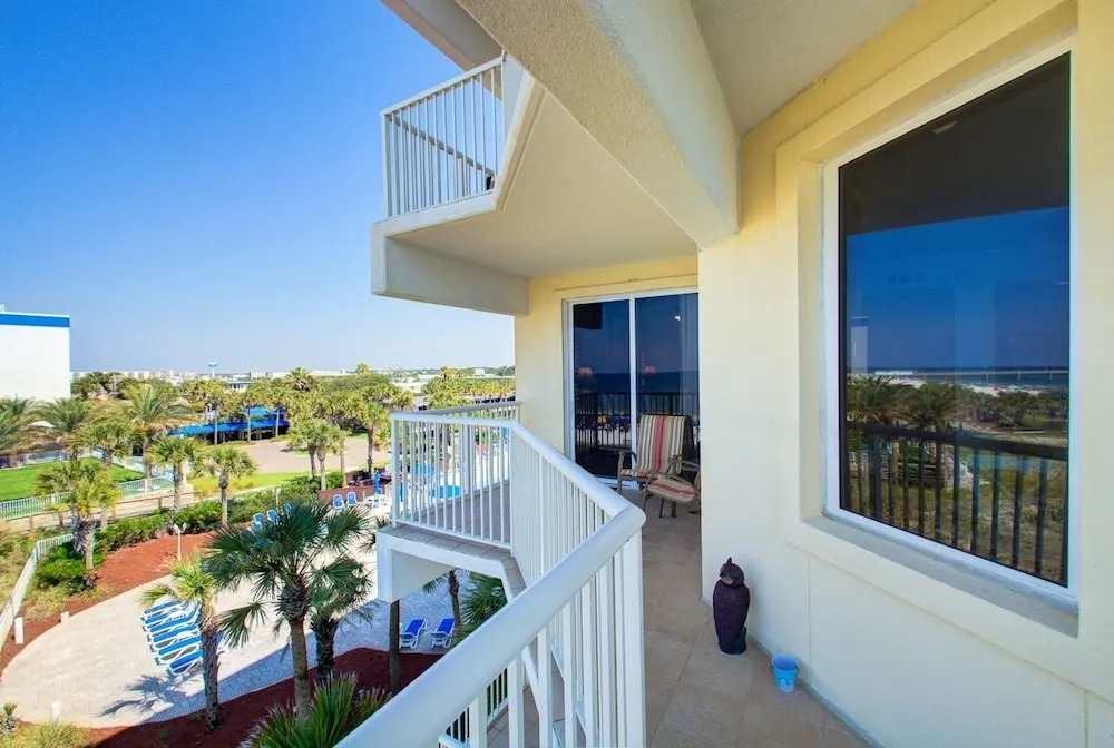 Gulfside 402 - 3 Br condo by RedAwning