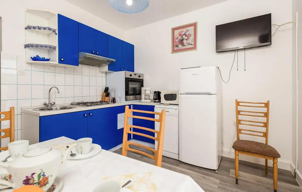 Stunning Apartment in Supetarska Draga With Sauna, Wifi and 2 Bedrooms