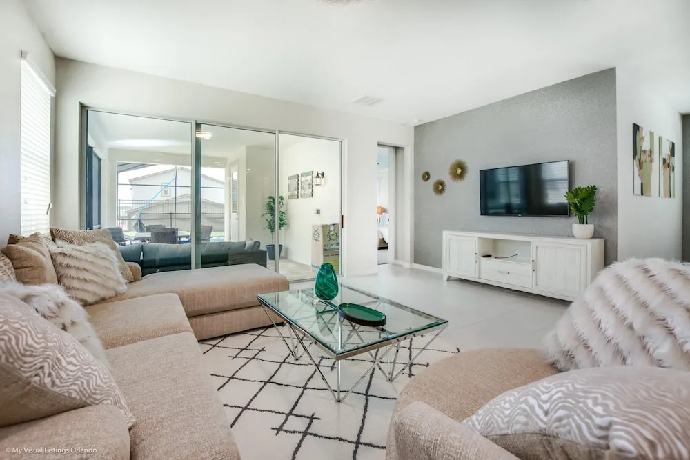 7 Bed 5 Ba Villa with Games, Pool & Spa