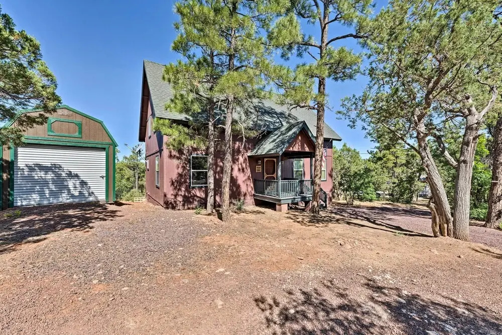 Mtn-view Hilltop Hideaway w/ Deck in Show Low