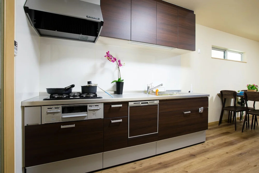 Tsuru House