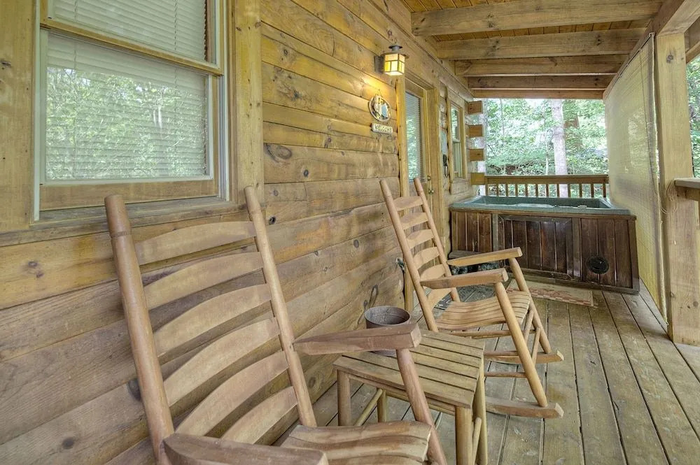 Cupids Hideaway by Heritage Cabin Rentals