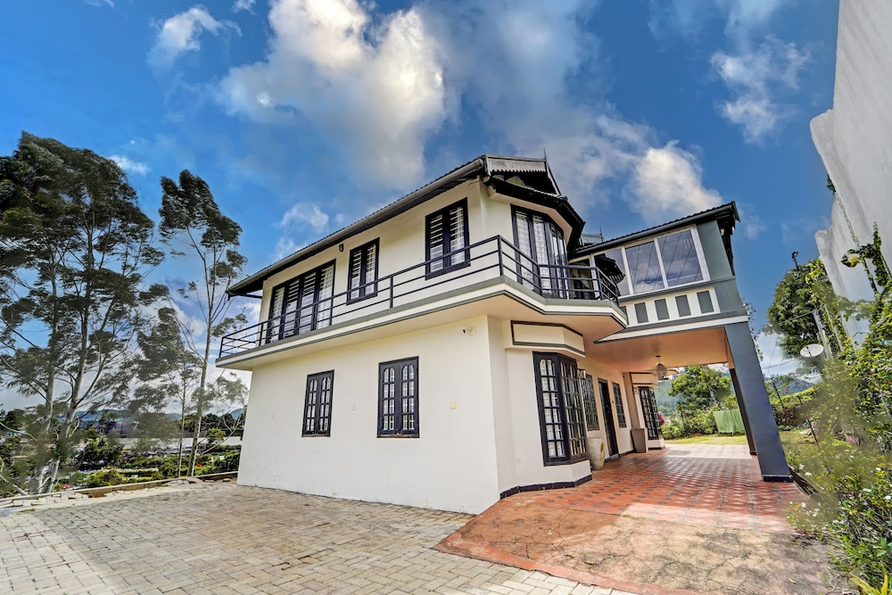Alaya Stays Cleft 3BHK with Garden
