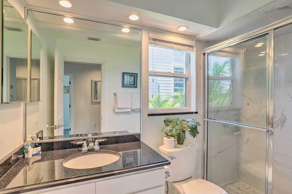 Covered Deck & Bay Views: Bradenton Beach Abode!