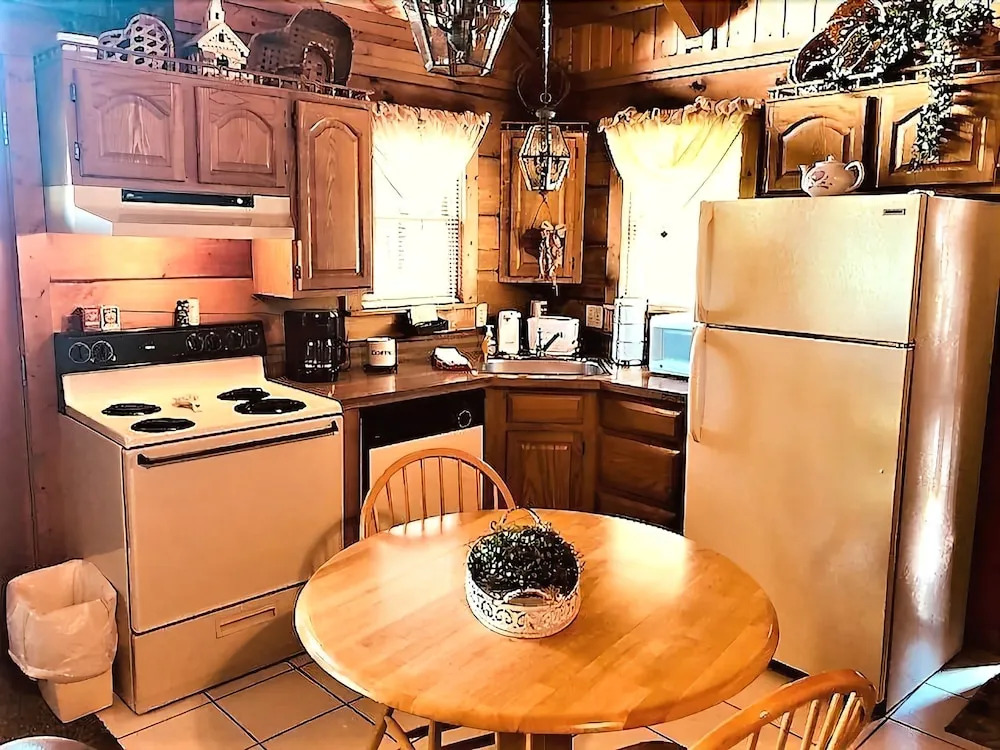 Twin Hearts - Studio Cabin