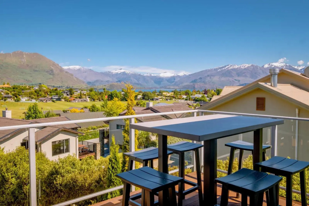 Kings View - Wanaka Holiday Home