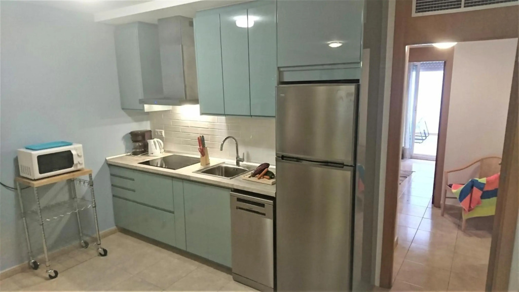 Fantastic apartment with private patio BEACH 10 mins walk