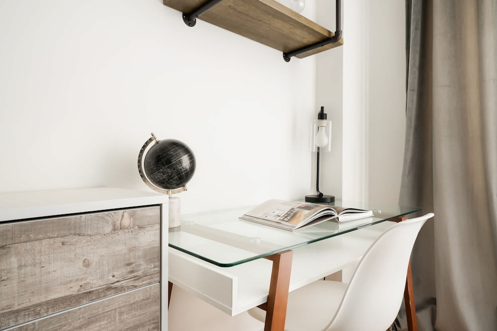 75-2d New 1BR Prime UES W D Balcony Elevator