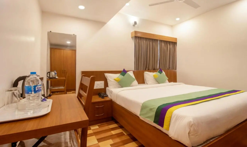 Treebo Elite Plaza, 700 Mtrs From Madikeri Fort