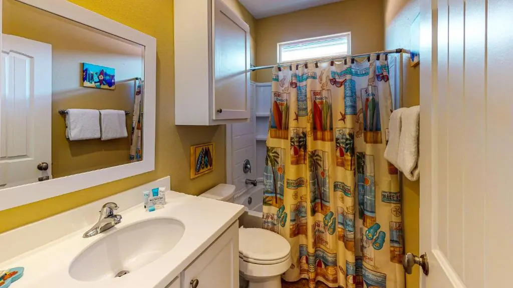 OV2 House on Stilts with Beachy Decor, Near Beach, Balcony Overlooking Private Pond, Shared Pool