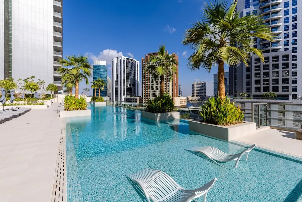 Maison Privee - Classy Urban Retreat w/ Amazing Dubai Canal Views