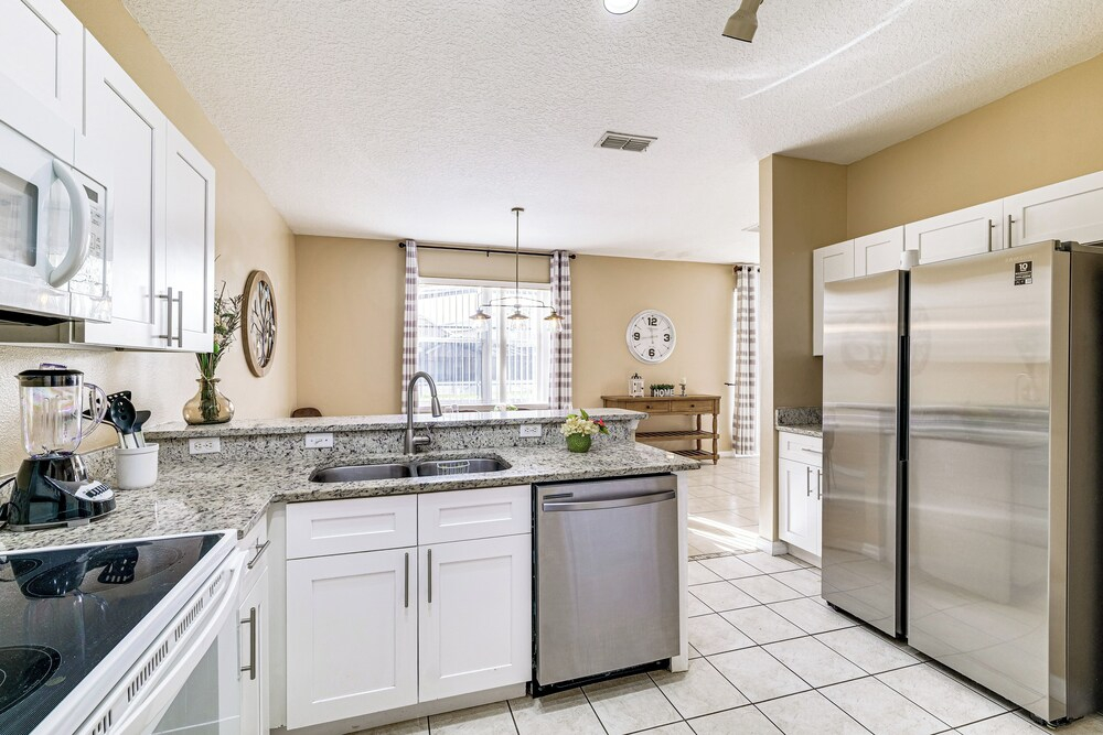9 Mi to Disney: Davenport Home w/ Pool & Game Room