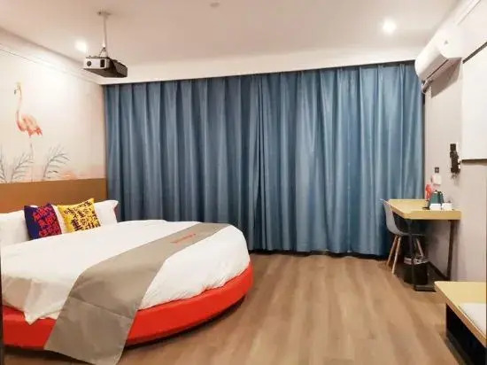 Junqia Collection Hotel (Xinzheng Longhu Town Shawoli Subway Station)