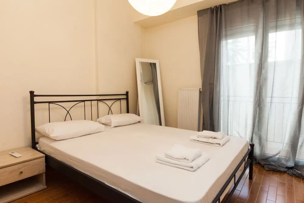 Luxury Pireas Stay New 2BR Urban Escape