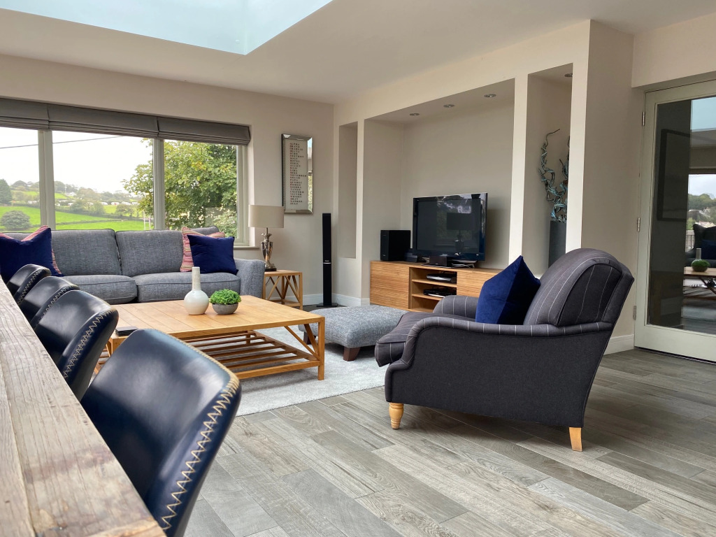 Amber Cottage - Luxury Cottage, Hot Tub, Sea Views and Log Burner