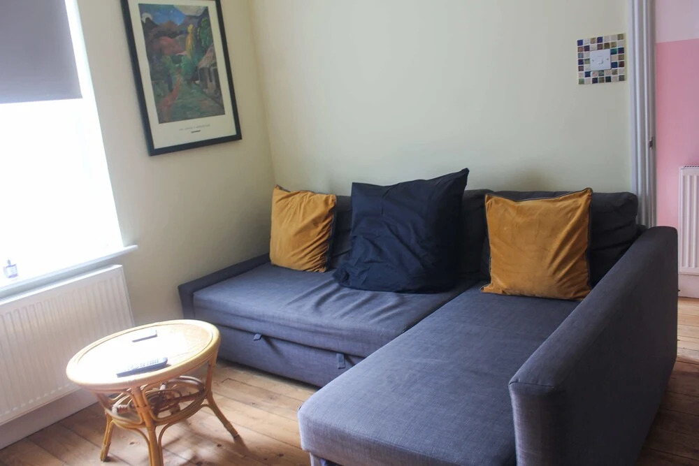 Cheerful 2 Bedroom Family Home With Private Garden