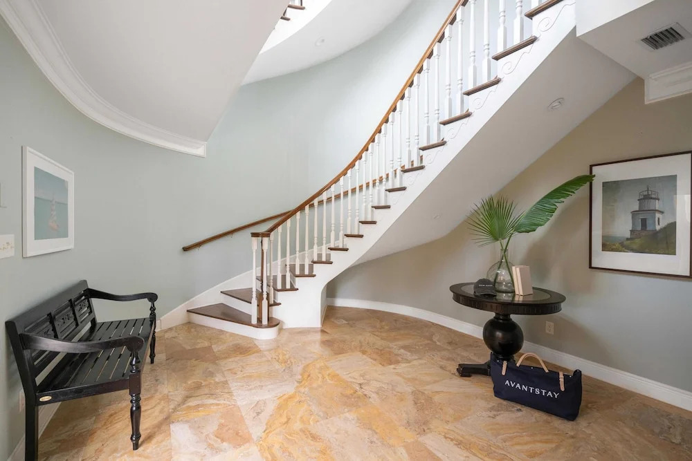 Promenade - Beach Front Mansion w Breathtaking Views & Pool!