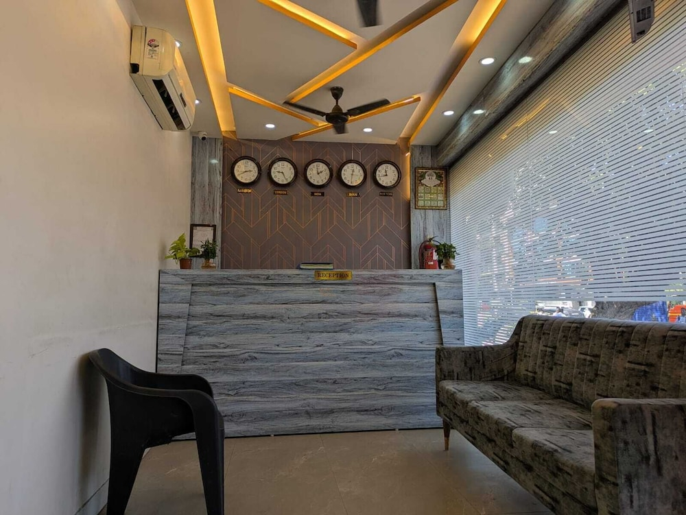 FabHotel Pride Suitz