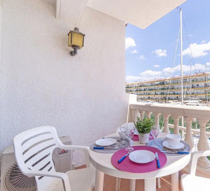 Apartment in Empuriabrava With Lake Views