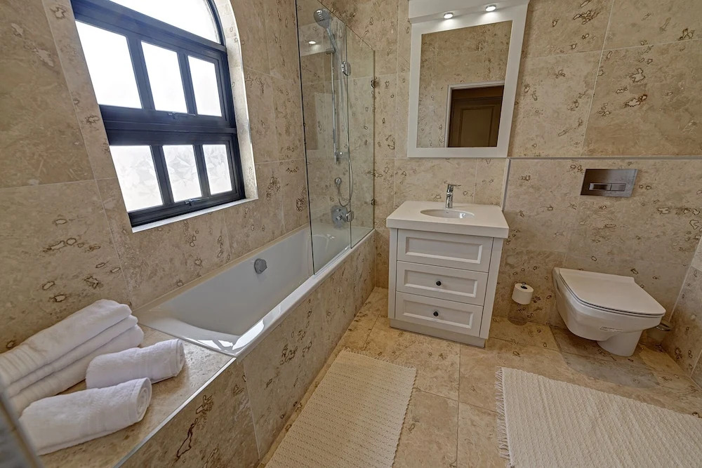 Lagoon Luxury Suites