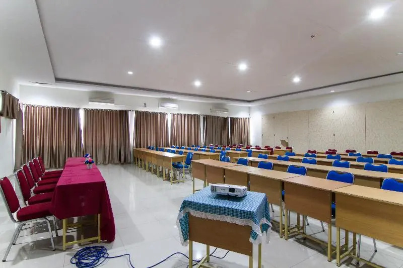 Edotel Amanah Hotel Syariah by OYO Rooms