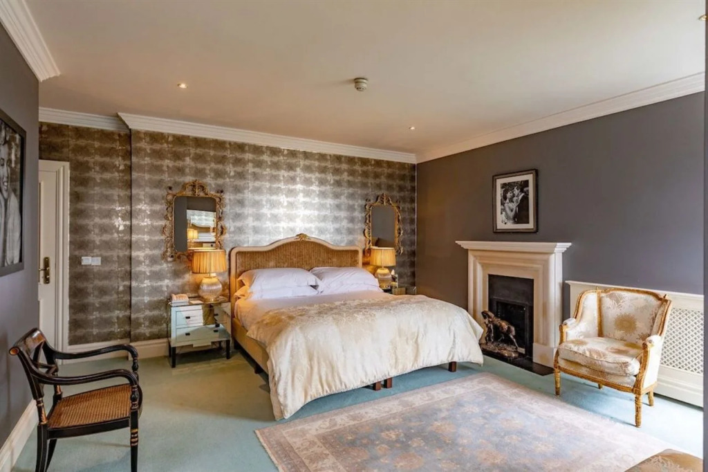 Step House Hotel
