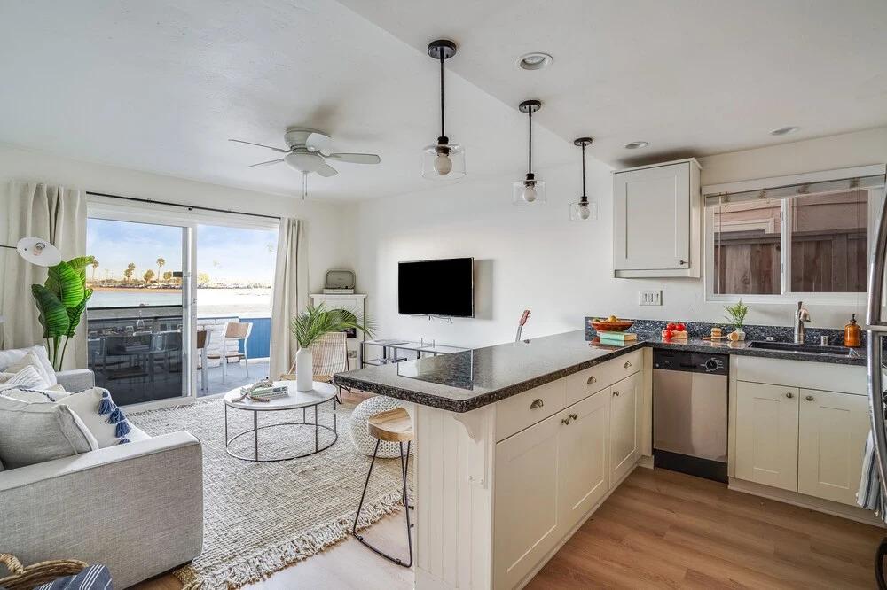 Bay View Buyout B by Avantstay Mission Beach Home on the Sand Sleeps 16