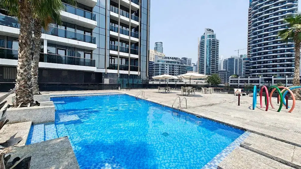 Bright and Airy 1-bedroom Apartment Perfect for 4 in Dubai Marina